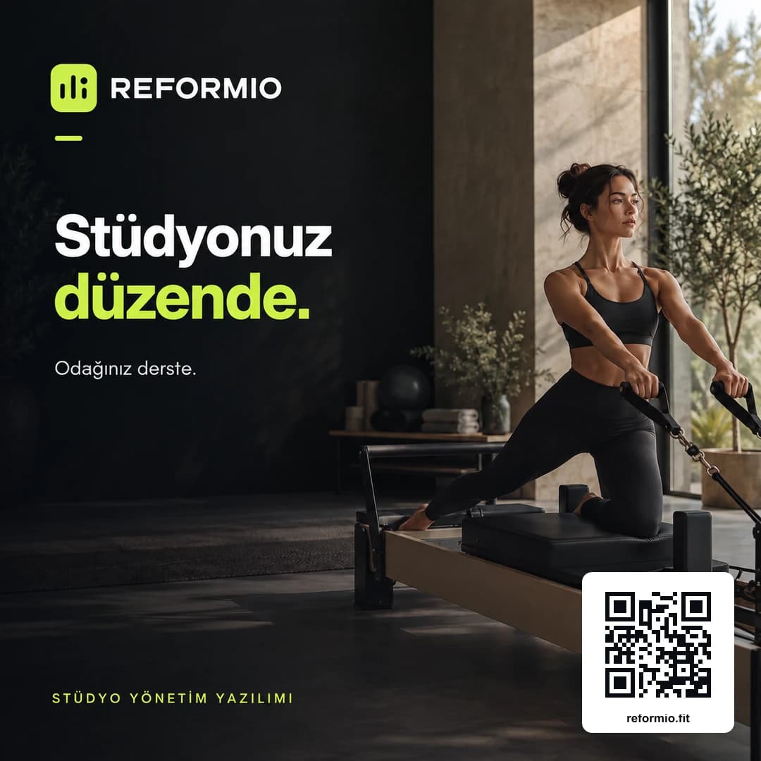 Reformio logolu, neon başlıklı stüdyo yönetimi tanıtımı ve reformio.fit QR kodu