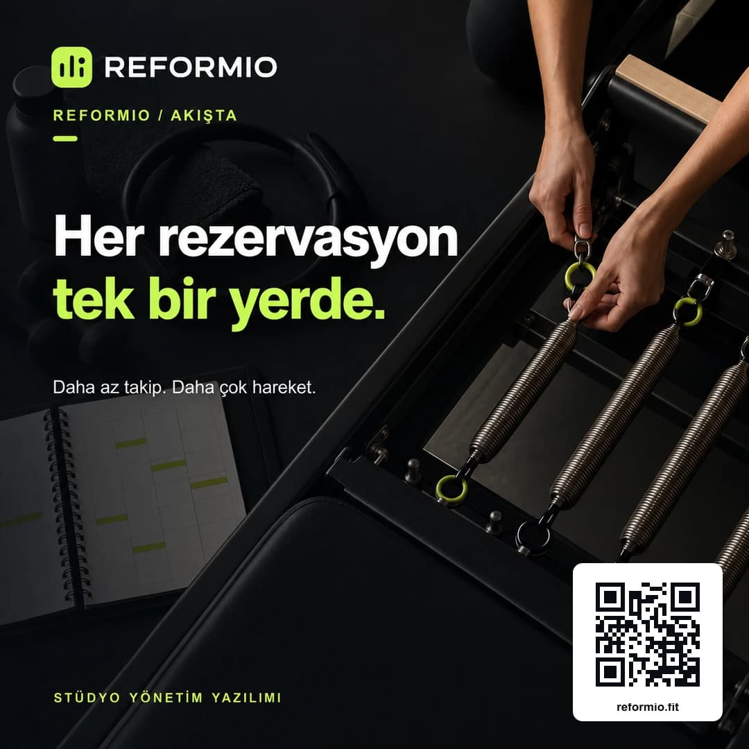 Reformer ekipmanları üzerinde rezervasyon yönetimi mesajı ve reformio.fit QR kodu