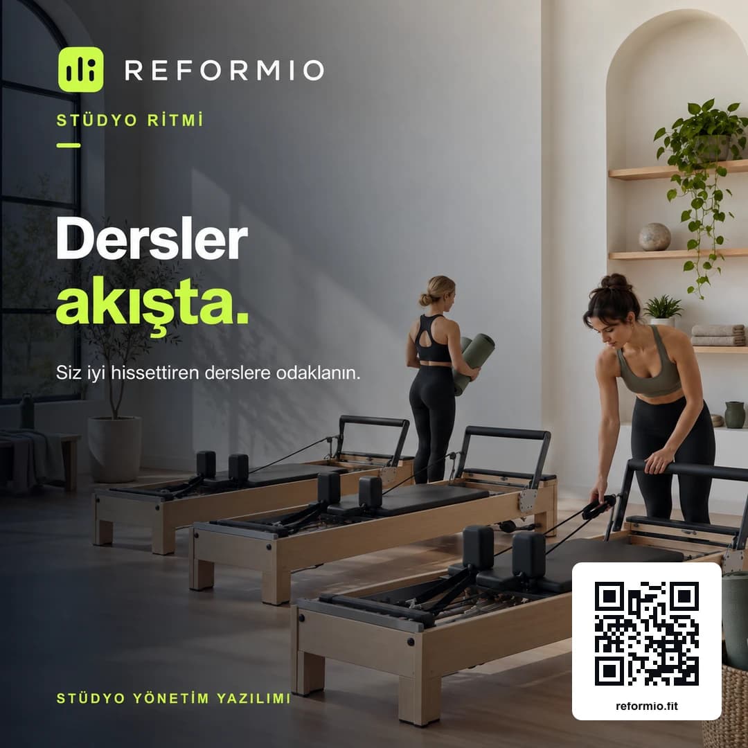 Aydınlık pilates stüdyosunda ders yönetimi mesajı ve reformio.fit QR kodu